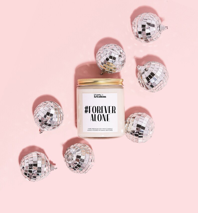 Anti Valentine Scented Soy Candle - Thumbnail 2