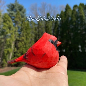 Cardinal fait main sculpture sur bois oiseau Figurine cardinaux en bois Cardinal option de gravure cadeau d'anniversaire personnalisé amoureux des oiseaux image 4