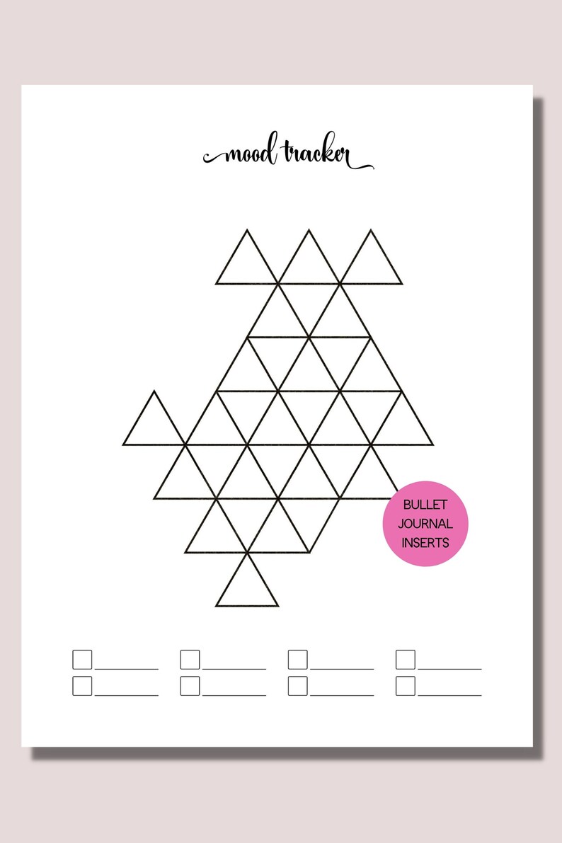 K&ouml;nnte beinhalten: Ein wei&szlig;es Blatt mit einem schwarzen geometrischen Stimmungstracker-Design. Der Tracker besteht aus Dreiecken und enth&auml;lt den Text "mood tracker" und "BULLET JOURNAL INSERTS". Es gibt auch mehrere kleine K&auml;stchen f&uuml;r Notizen.