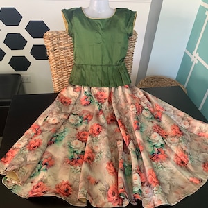 7 to 8 Year Girls Floral Crepe Skirt and Green Silk Cotton Crop Top/Skirt Crop Top/Indian Wear/Indo Western/Lehenga Choli/Chaniya Choli