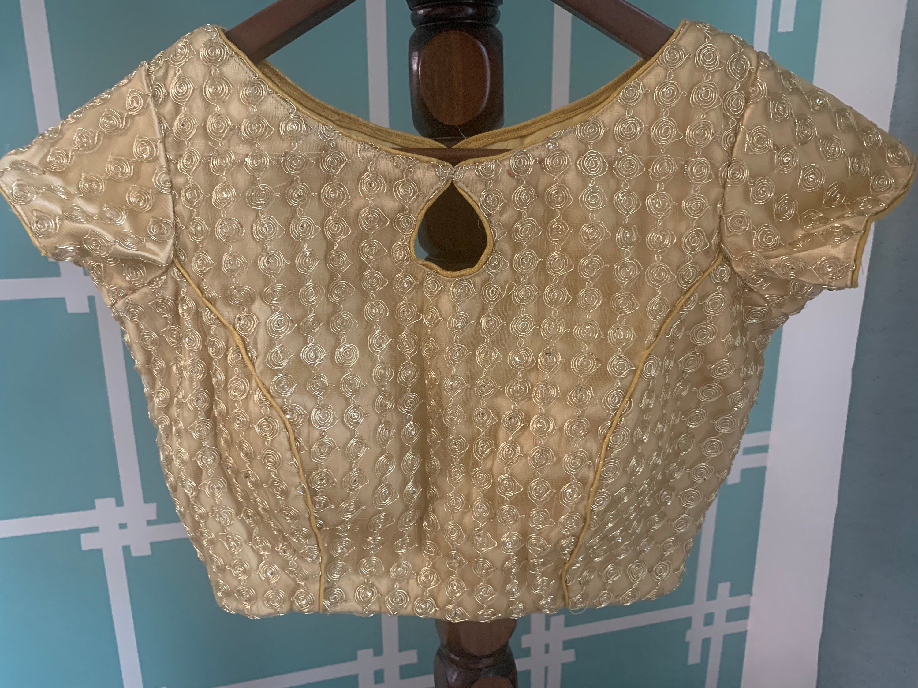 golden colour ka blouse designer