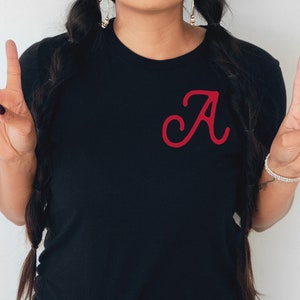 Scarlet Letter A Feminist Book Lover Camisa para el Mes de la Historia de la Mujer Marzo