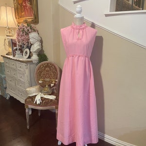 Vintage Pink 1960&#39;s Keyhole Sleeveless Dress, Handmade Size 6