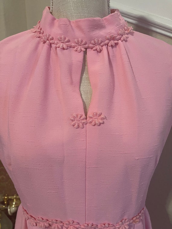 Vintage Pink 1960's Keyhole Sleeveless Dress, Han… - image 3