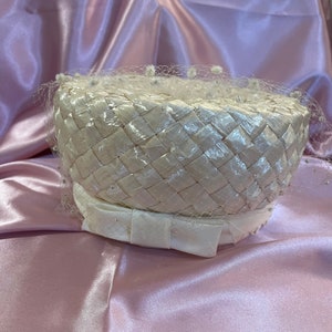 1960&#39;s Vintage Pillbox Woven Hat (excellent condition)