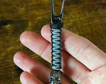 Paracord Skull Keychain w/ Mini Carabiner