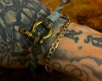 Paracord Shackle Bracelet - Handmade Bracelet - Unisex - Adjustable - Bronze Shackle - Woodland Camo