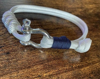 Paracord Shackle Bracelet - Handmade Bracelet - Unisex - Adjustable