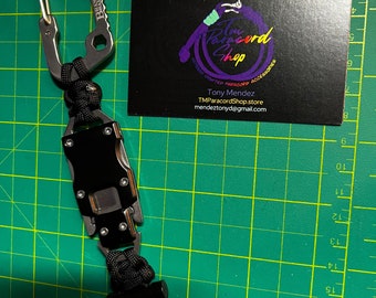 Paracord Survival Keychain with Multi-Functional Carabiner, Knife Buckle, Ferro Rod