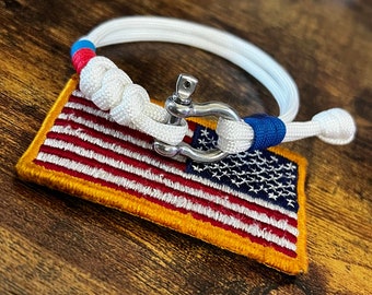 Paracord Shackle Bracelet - NASA themed - Handmade Bracelet - Unisex - Adjustable