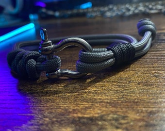 Paracord Shackle Bracelet - Handmade Bracelet - Unisex - Adjustable