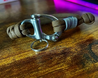 Paracord Snap Shackle Bracelet - Adjustable - Handmade Bracelet - Coyote Brown