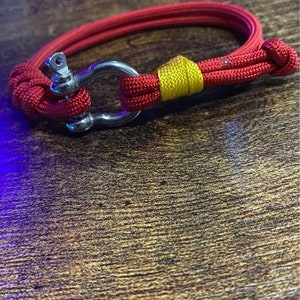 Paracord Shackle Bracelet - Artillery - Handmade Bracelet - Unisex - Adjustable