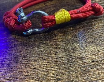 Paracord Shackle Bracelet - Artillery - Handmade Bracelet - Unisex - Adjustable