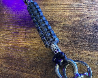 Paracord Viking Keychain w Heavy Duty Shackle + Carabiner - Black
