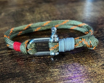 Paracord U-Shackle Bracelet 2.0 - Handmade Bracelet - Unisex - Adjustable - Green + Orange