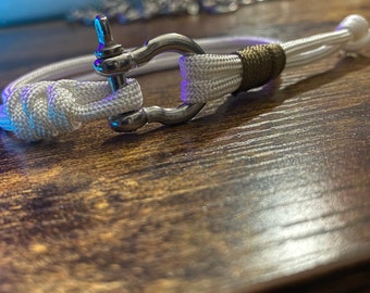Paracord Shackle Bracelet
