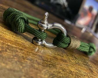 Paracord Shackle Bracelet - Handmade Bracelet - Unisex - Adjustable