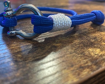Paracord Shackle Bracelet - Handmade Bracelet - Unisex - Adjustable
