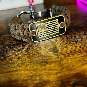 Paracord Adjustable Shackle Bracelet with American Flag - Coyote Brown - Unisex - Handmade Bracelet