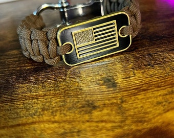 Paracord Adjustable Shackle Bracelet with American Flag - Coyote Brown - Unisex - Handmade Bracelet