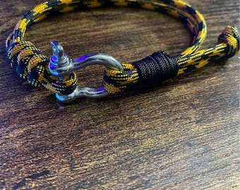 Paracord Shackle Bracelet