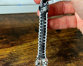 Paracord Skull Bead Keychain with Mini Carabiner - Paracord Keychain - Skulls