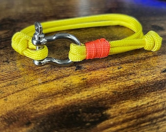 Paracord Shackle Bracelet - Handmade Bracelet - Unisex - Adjustable