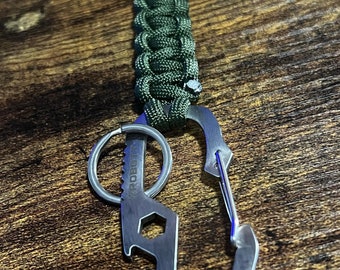 Paracord Keychain w/ Multi-Functional Carabiner