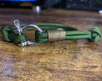 Paracord Shackle Bracelet - Handmade Bracelet - Unisex - Adjustable