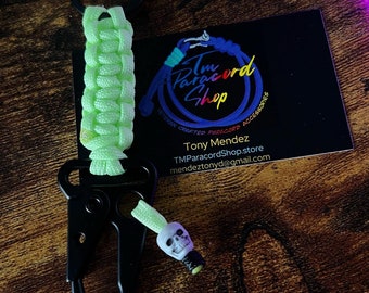 Paracord Keychain w/ Sling Carabiner + Skull Bead - Glow in the Dark Paracord