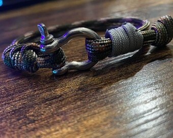 Paracord Shackle Bracelet - Handmade Bracelet - Unisex - Adjustable