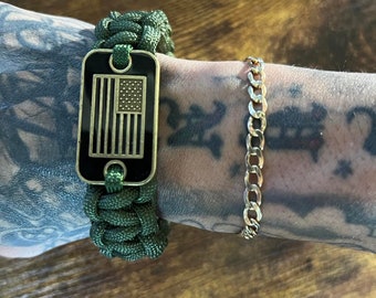 Paracord Survival Bracelet w/ American Flag - Handmade Tactical Patriotic Bracelet - Survival EDC Buckle - Veteran Crafted