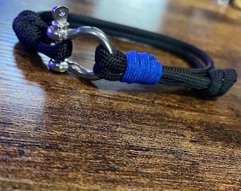 Paracord Shackle Bracelet - Law Enforcement Themed - Handmade Bracelet - Unisex - Adjustable