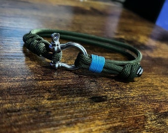 Paracord Shackle Bracelet - Handmade Bracelet - Unisex - Adjustable