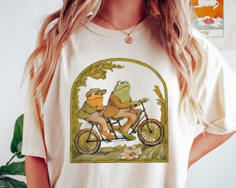 Frog And Toad Shirt, Vintage Classic Book Tshirt, Cottagecore Shirts, Gift for Book Lover