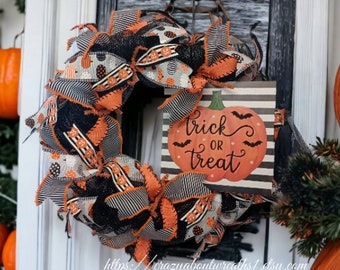 IT SHIP'S TODAY* Halloween wreath, Front door wreath, Halloween decor, wreath, black & white strips, Southern Charm, Quality decorations,