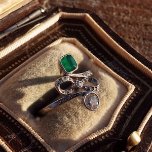 Retro Vintage Art Deco Toi Et Moi Ring, Diamond & Emerald Engagement Ring Estate Antique Jewelry Antique Diamond Ring Stunning Art Deco Ring