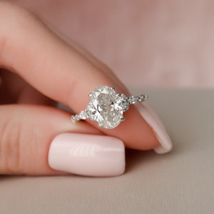 2.5 CT Elongated Oval Cut Moissanite Engagement Ring, Oval Lab Diamond Engagement Ring with Alternating Side Stones, Anniversary Ring Gifts