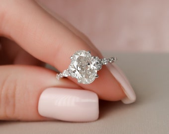 Anillo de compromiso de moissanita de corte ovalado alargado de 2,5 quilates, anillo de compromiso con diamante de laboratorio ovalado y piedras laterales alternadas, regalo de aniversario.