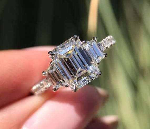Diamant taille emeraude 2 carats hotsell