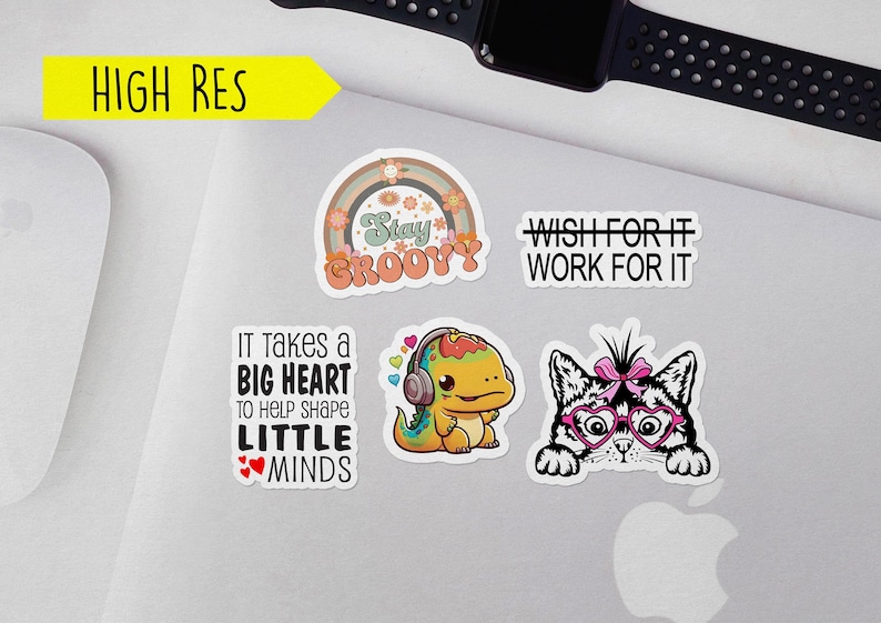 Peut inclure: Cinq autocollants color&eacute;s avec des citations motivantes. Les autocollants pr&eacute;sentent un arc-en-ciel avec les mots "Stay Groovy", un dinosaure portant des &eacute;couteurs, un chat avec des lunettes roses et deux autocollants avec le texte "Wish for it, work for it".