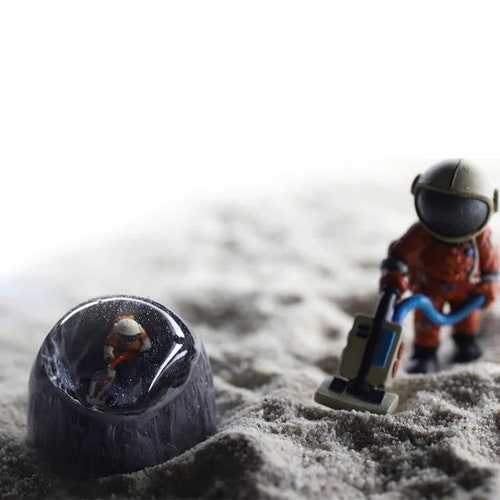Interstellar Artisan Keycap, Gravity in Interstellar Space, Astronaut resin keycap, Galaxy keycap,Astronaut Keycap, Outer Space Resin Keycap