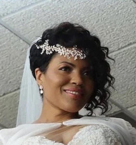 Bridal forehead piece with veil How to layer wedding veils and headpieces | Tania Maras main image 3