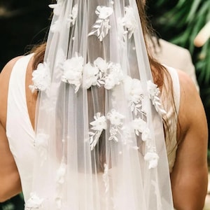 Wedding Veil Flower Veil with Pearls Floral Veil Floor Wedding Veil Pearl Veil Cathedral Veil White Fingertip Pearl Veil
