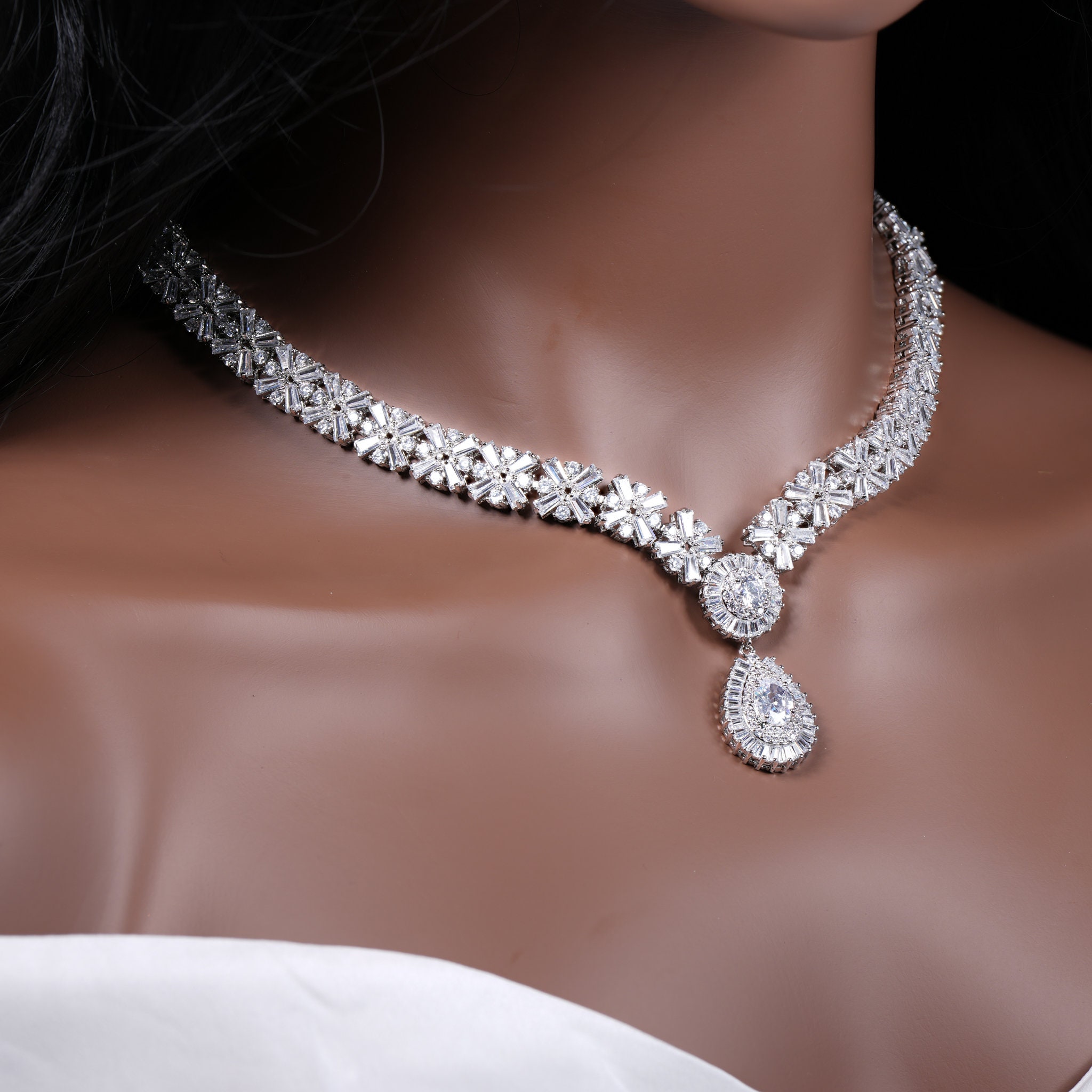Top Wedding Diamond Necklaces Types | Diamonds Factory
