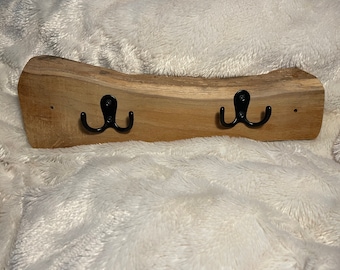 Armario con 2 ganchos