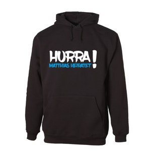 Hoodie Junggesellenabschied Hurra ... heiratet & Scheisse ich bin ... mit Name des Bräutigams Bild 2