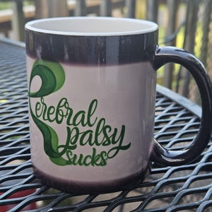 Cerebrale parese zuigt mok – van kleur veranderende warmte-onthullende beker, CP-bewustzijnscadeau voor ouders en pleitbezorgers