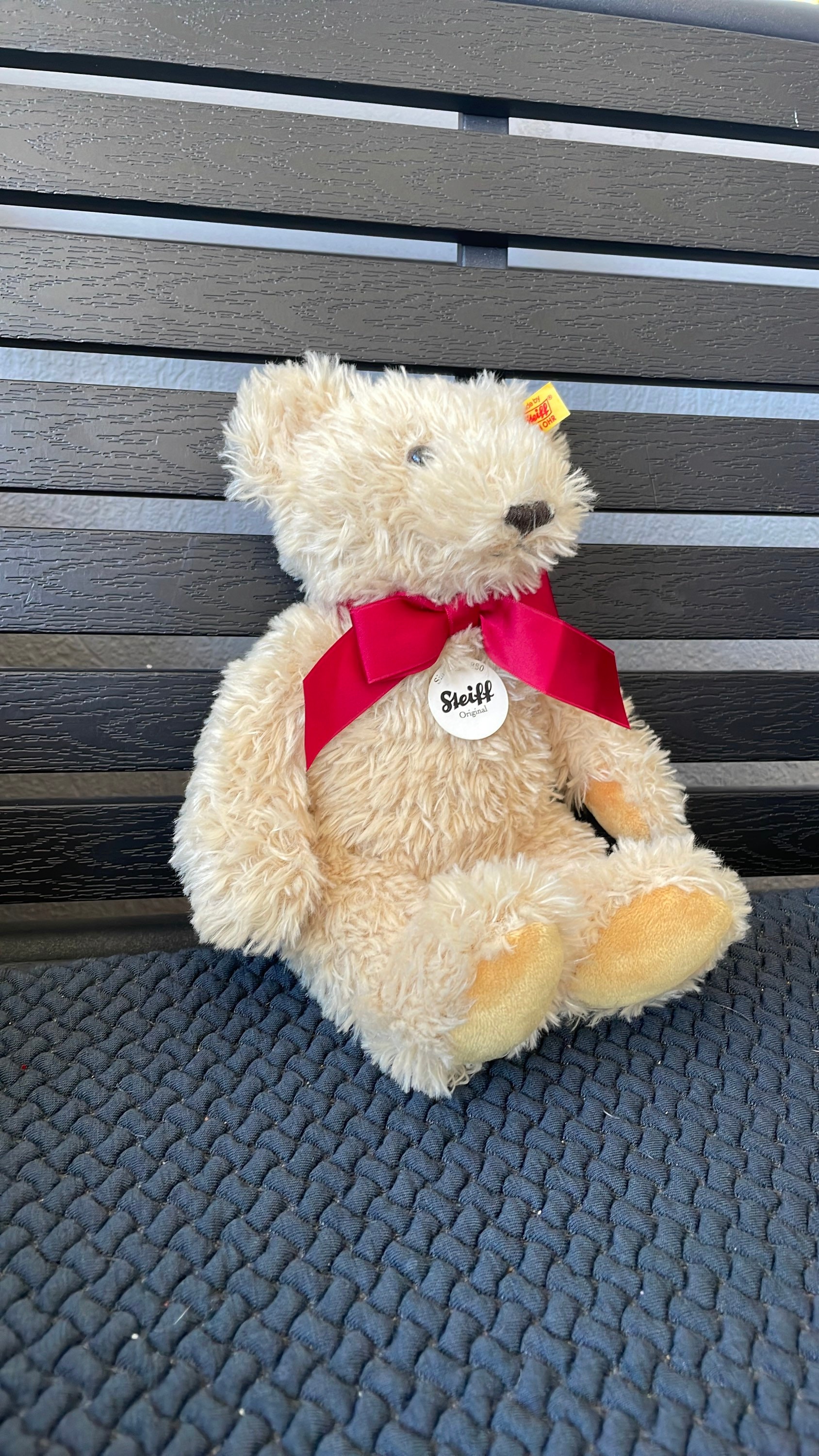 シュタイフによる手作り オリジナル 1880 テディベア レッド ボウ